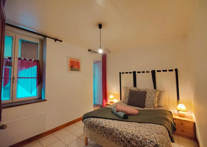 La Fontaine- Douceur, Centre Historique Et Charme プロンビエール・レ・バン